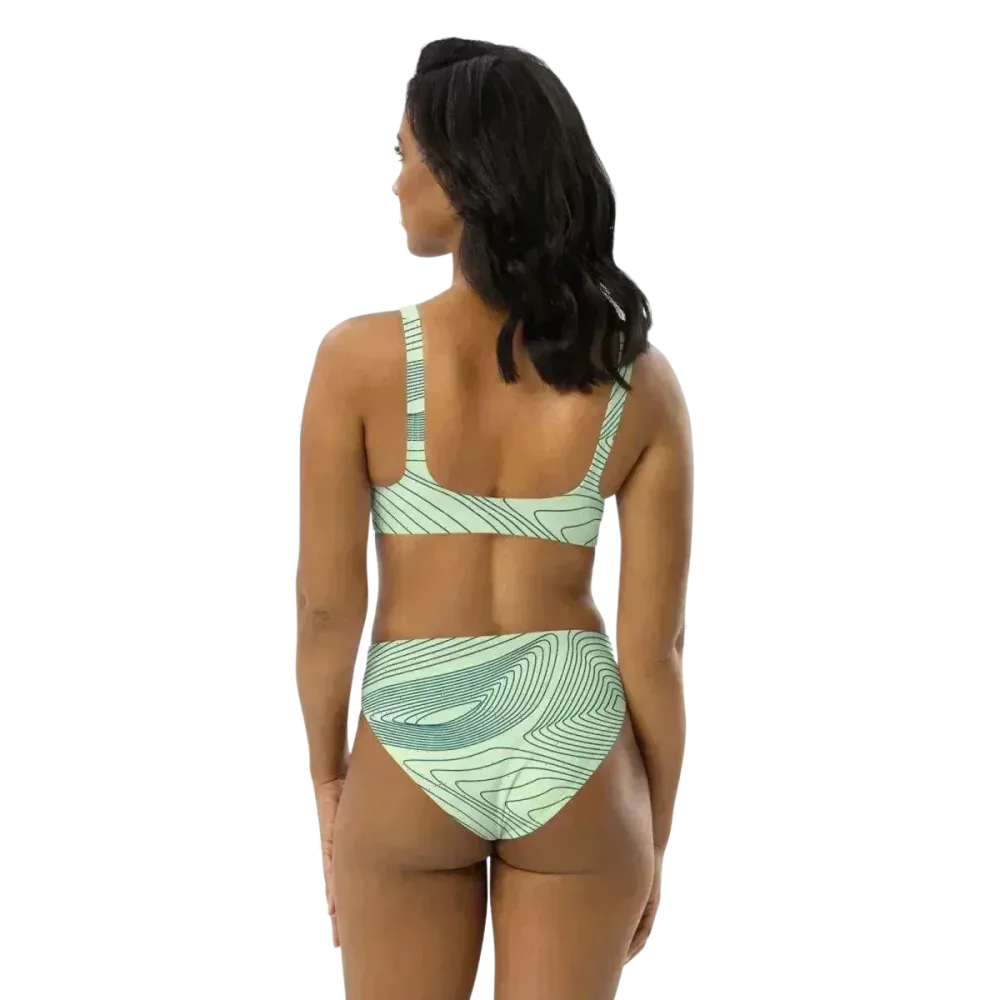 Damen Bikini-Set von BUYATHOME24, schnelltrocknend, in XS bis 3XL, mit personalisierbarem Design, zeigt Top und Höschen in lebendigen Farben