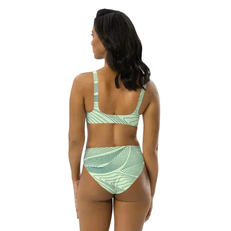 Damen Bikini-Set von BUYATHOME24, schnelltrocknend, in XS bis 3XL, mit personalisierbarem Design, zeigt Top und Höschen in lebendigen Farben