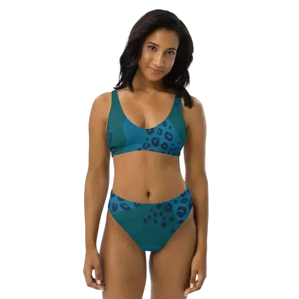 Damen Bikini Set von BUYATHOME24 in XS-3XL, schnelltrocknend, mit personalisierbarem Design, zeigt das Bikini-Top und -Hose.