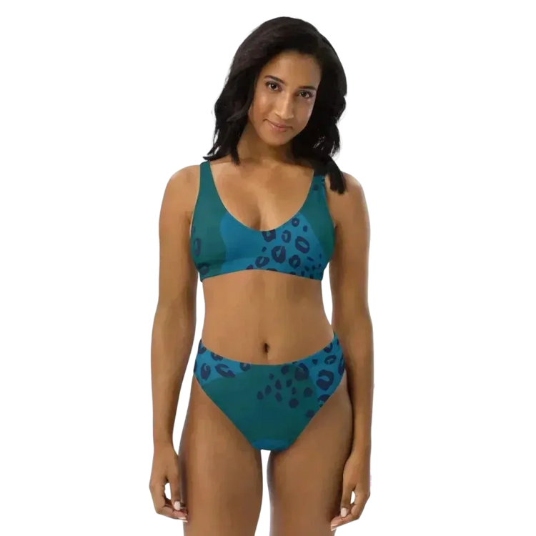 Damen Bikini Set von BUYATHOME24 in XS-3XL, schnelltrocknend, mit personalisierbarem Design, zeigt das Bikini-Top und -Hose.