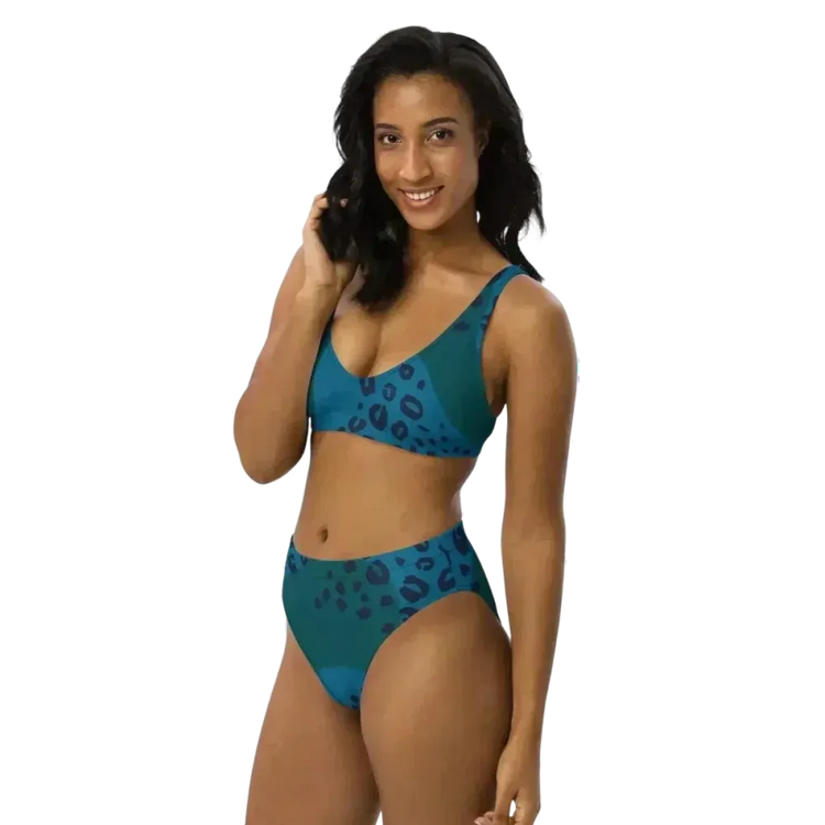 Damen Bikini-Set in XS-3XL von BUYATHOME24, schnelltrocknend, personalisierbar, mit BH und Slip in leuchtenden Farben.