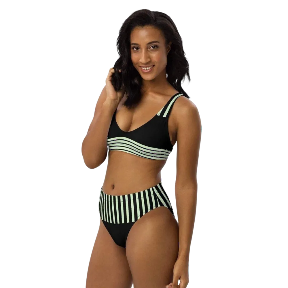 Damen Bikini von BUYATHOME24, zweilagig und schnelltrocknend, in Größe XS bis 3XL, zeigt das Ober- und Unterteil.