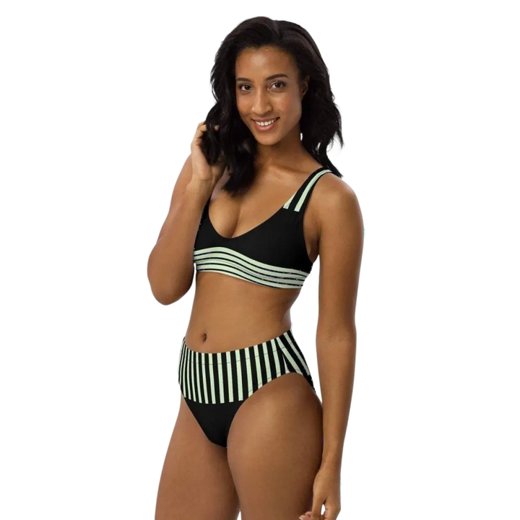 Damen Bikini von BUYATHOME24, zweilagig und schnelltrocknend, in Größe XS bis 3XL, zeigt das Ober- und Unterteil.
