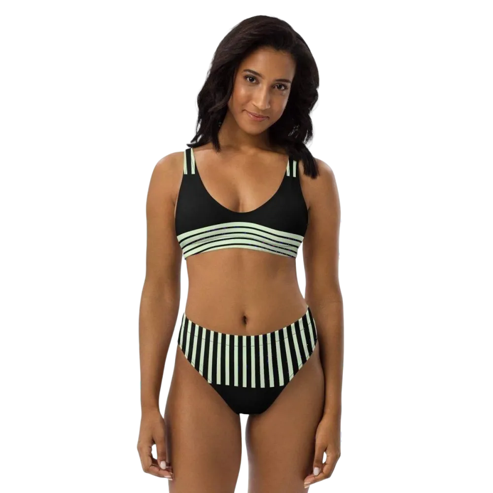 Zweilagiger, schnelltrocknender Damen Bikini in XS bis 3XL von BUYATHOME24, zeigt Top- und Bottom-Designs in lebendigen Farben