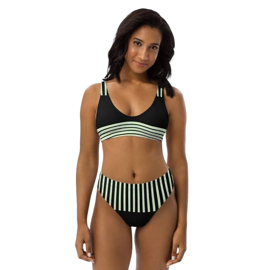 Zweilagiger, schnelltrocknender Damen Bikini in XS bis 3XL von BUYATHOME24, zeigt Top- und Bottom-Designs in lebendigen Farben