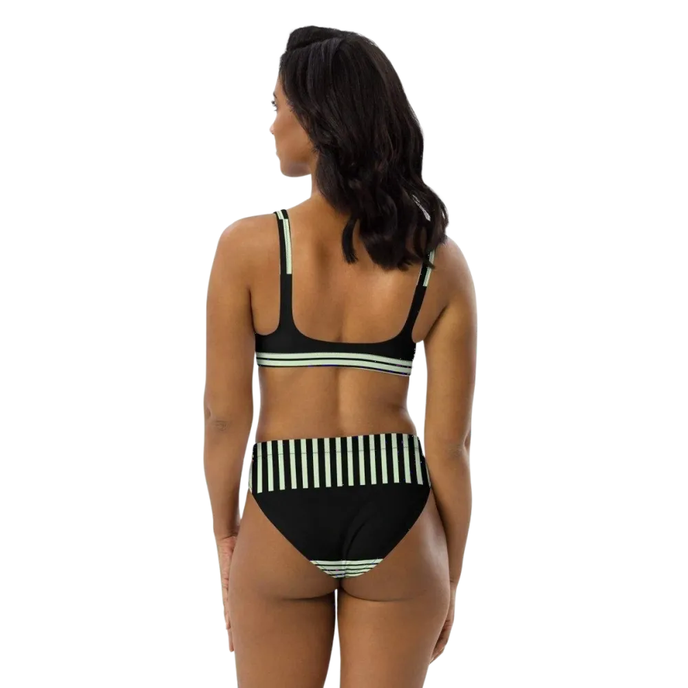 Zweilagiger Damen Bikini in XS-3XL von BUYATHOME24, schnelltrocknend, mit buntem Muster und verstellbaren Trägern.