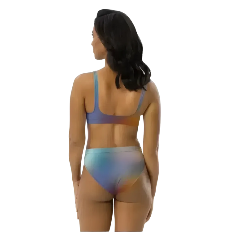 Damen Bikini Zweiteiler von BUYATHOME24, schnelltrocknend, in den Größen XS bis 3XL, personalisierbar, auf einem weißen Hintergrund.