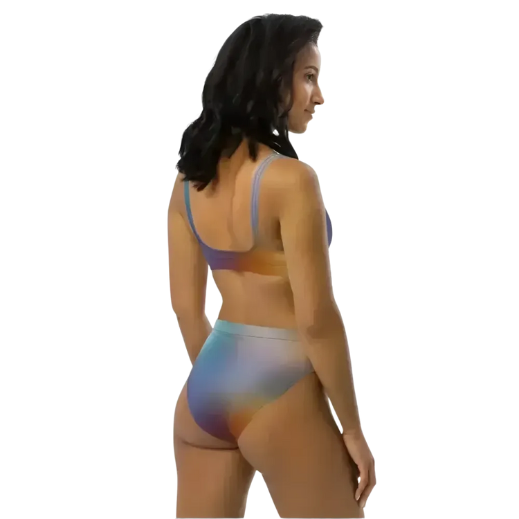 Damen Bikini Zweiteiler von BUYATHOME24, schnelltrocknend, in den Größen XS bis 3XL, mit personalisierbarem Design, auf einem Model.
