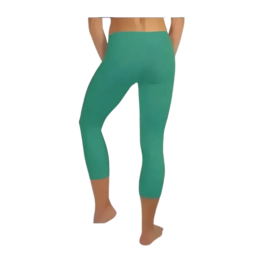 Damen Capri-Leggings aus Mikrofaser in XS-XL von BUYATHOME24, perfekt für Yoga, mit individuell personalisierbarem Design.