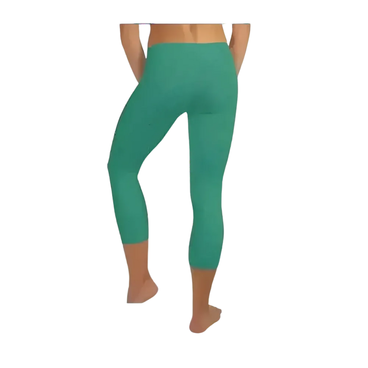 Damen Capri-Leggings aus Mikrofaser in XS-XL von BUYATHOME24, perfekt für Yoga, mit individuell personalisierbarem Design.