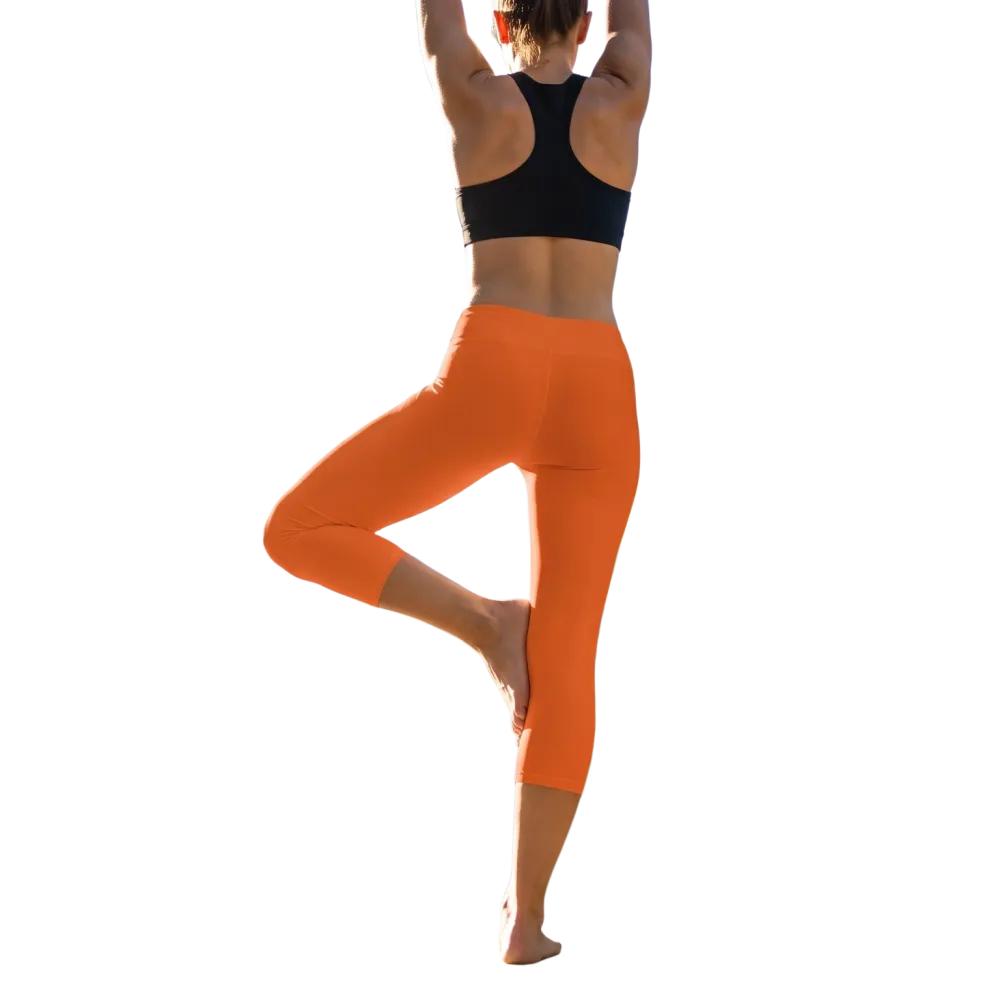 Damen Capri-Leggings von BUYATHOME24 in XS-XL mit UV-Schutz, sportlich und personalisierbar, auf weißem Hintergrund.