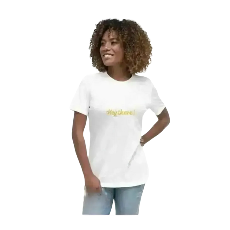 Damen Baumwoll-Grafik-T-Shirt in Weiß, Rundhals, erhältlich in S bis 3XL, stilbewusste Frauenmode von BUYATHOME24