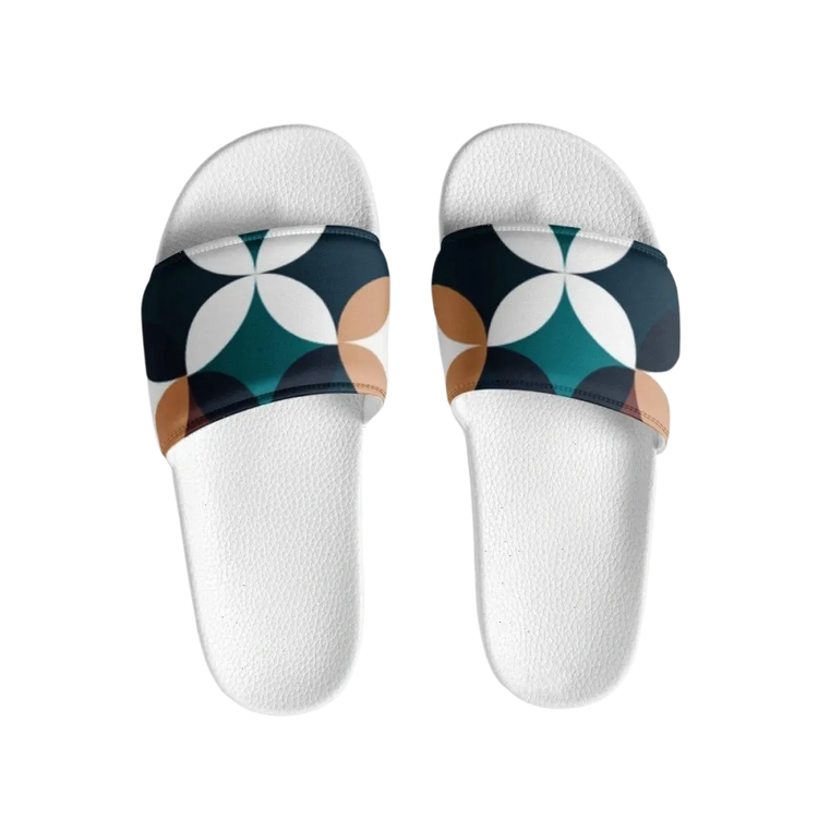 Damen- und Mädchen-Badeschlappen aus Kunstleder in Größe 36-44, beige mit rutschfester Sohle, von BUYATHOME24
