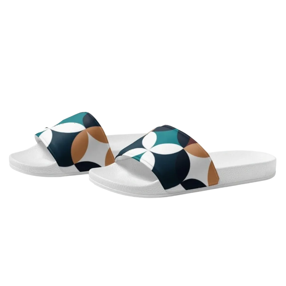 Damen- und Mädchen-Badeschlappen aus Kunstleder in Größe 36-44 von BUYATHOME24, bequeme Sandalen für den Sommer.
