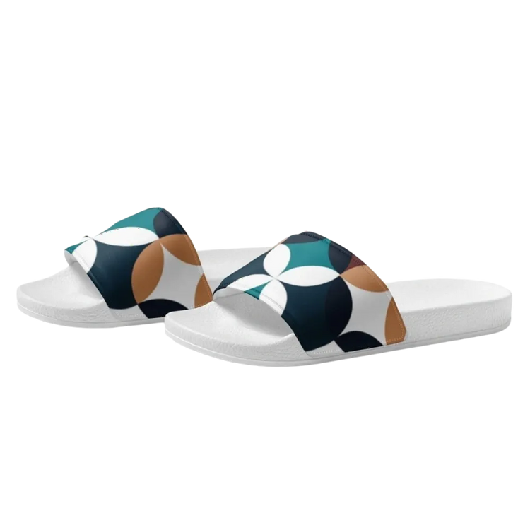 Damen- und Mädchen-Badeschlappen aus Kunstleder in Größe 36-44 von BUYATHOME24, bequeme Sandalen für den Sommer.