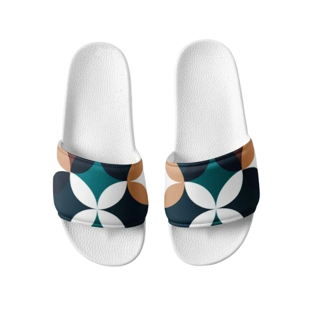 Damen- und Mädchen-Badeschlappen aus Kunstleder in Größe 36-44 von BUYATHOME24, bequem und stylisch für den Sommer.