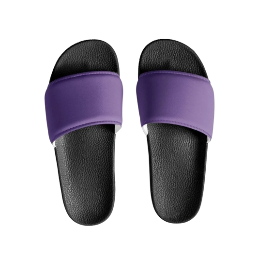 Damen- und Mädchenschlappen aus Kunstleder in Größe 36-44, bequeme Badeschuhe von BUYATHOME24, auf einem weißen Hintergrund.
