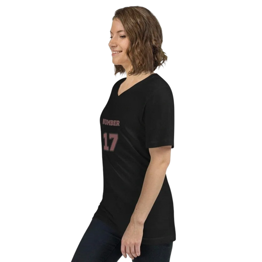Unisex V-Ausschnitt T-Shirt von BUYATHOME24, Damenmodell, bedruckbar, in S-2XL, bequemes casual T-Shirt für Herren und Damen
