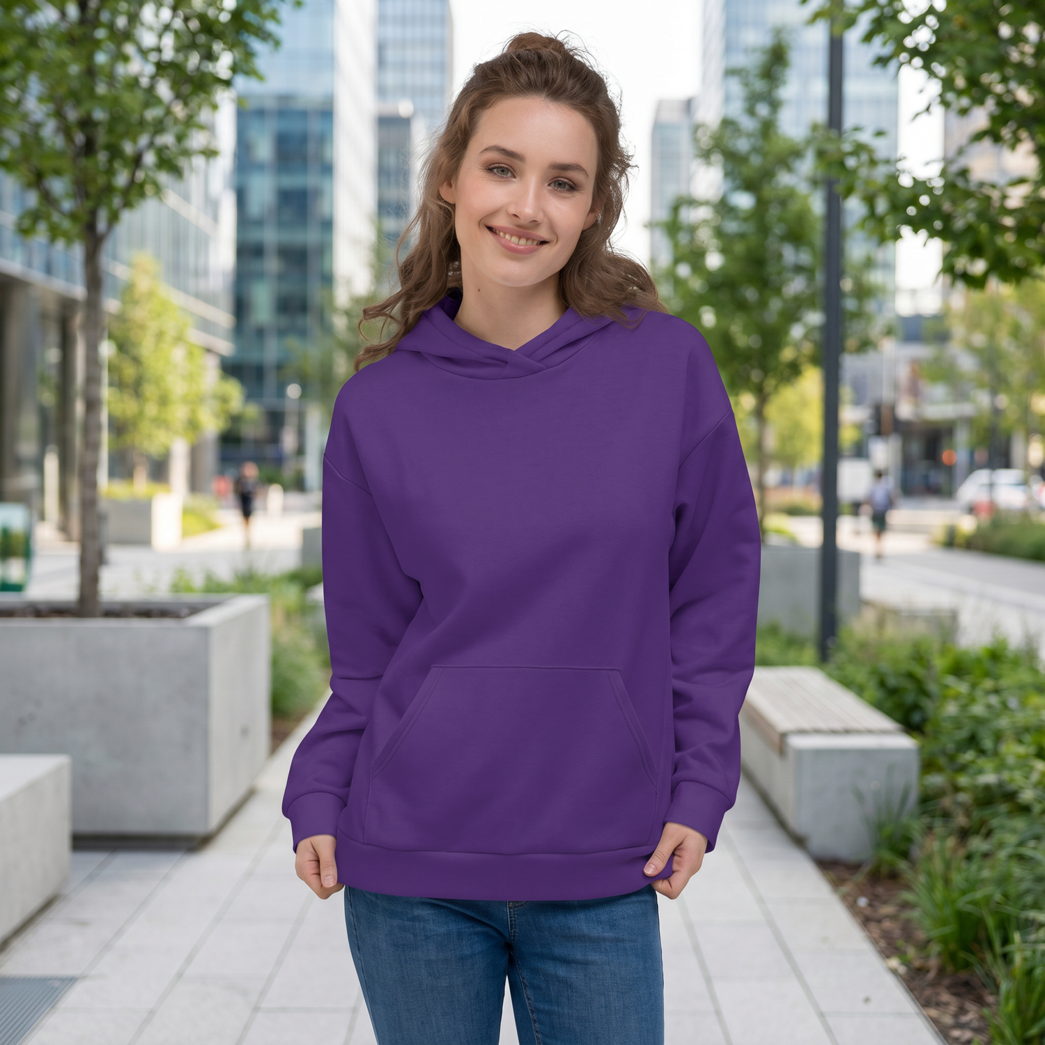Dunkelvioletter Unisex Hoodie mit Allover-Print von BUYATHOME24, bequem, modisch, in XS bis 3XL erhältlich, auf dem Bild sichtbar.