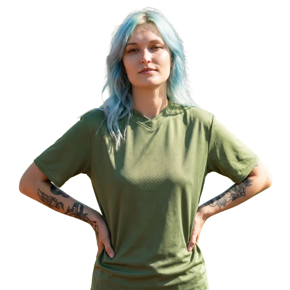 Unisex Fußball Sportshirt mit V-Ausschnitt, schnelltrocknend, in den Größen 2XS bis 6XL, von BUYATHOME24, auf einem Sportler getragen