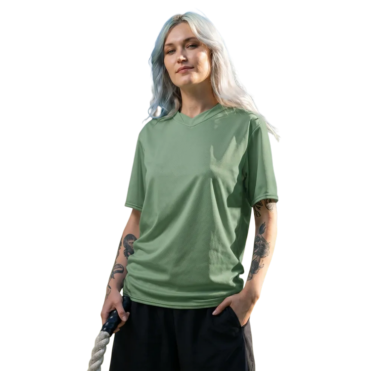 Unisex Fußball T-Shirt von BUYATHOME24 mit V-Ausschnitt, schnelltrocknend, in den Größen 2XS bis 6XL, auf einem weißen Hintergrund.