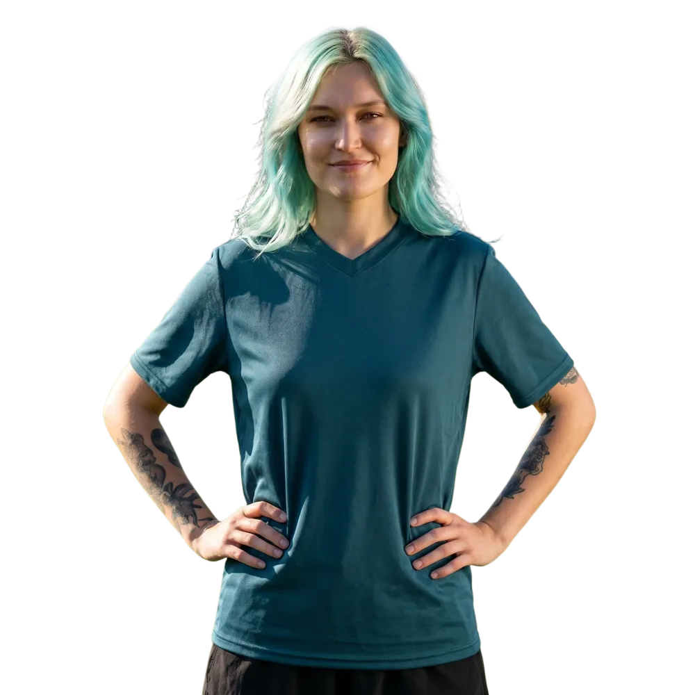 Unisex Fußball T-Shirt mit V-Ausschnitt, schnelltrocknend, in den Größen 2XS bis 6XL, von BUYATHOME24, auf weißem Hintergrund.
