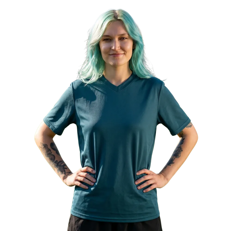 Unisex Fußball T-Shirt mit V-Ausschnitt, schnelltrocknend, in den Größen 2XS bis 6XL, von BUYATHOME24, auf weißem Hintergrund.