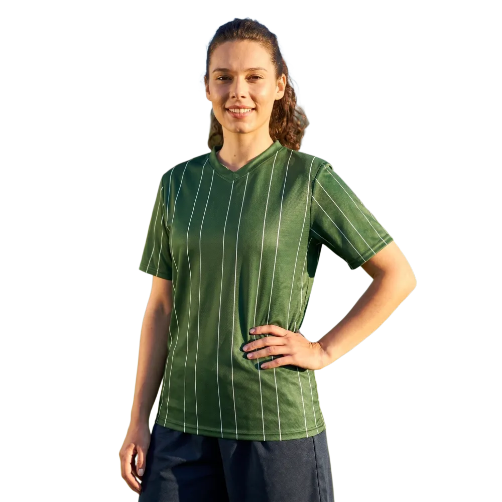 Unisex Fußball T-Shirt mit V-Ausschnitt, schnelltrocknend, in verschiedenen Größen, von BUYATHOME24, blickdicht und bequem.