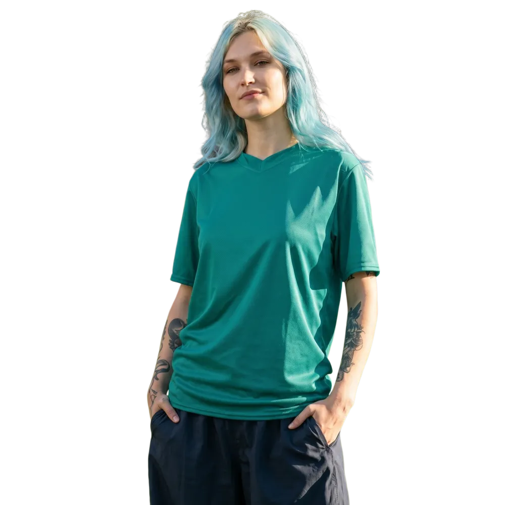 Unisex Fußball T-Shirt von BUYATHOME24, schnelltrocknend, mit V-Ausschnitt, in den Größen 2XS bis 6XL, bequem und sportlich.