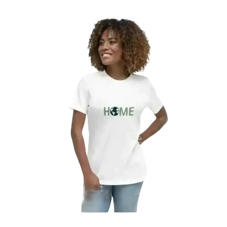 Grafik Damen T-Shirt aus Baumwolle in Weiß, modern geschnitten, personalisierbar, für Damen von BUYATHOME24, Größen S bis 3XL.