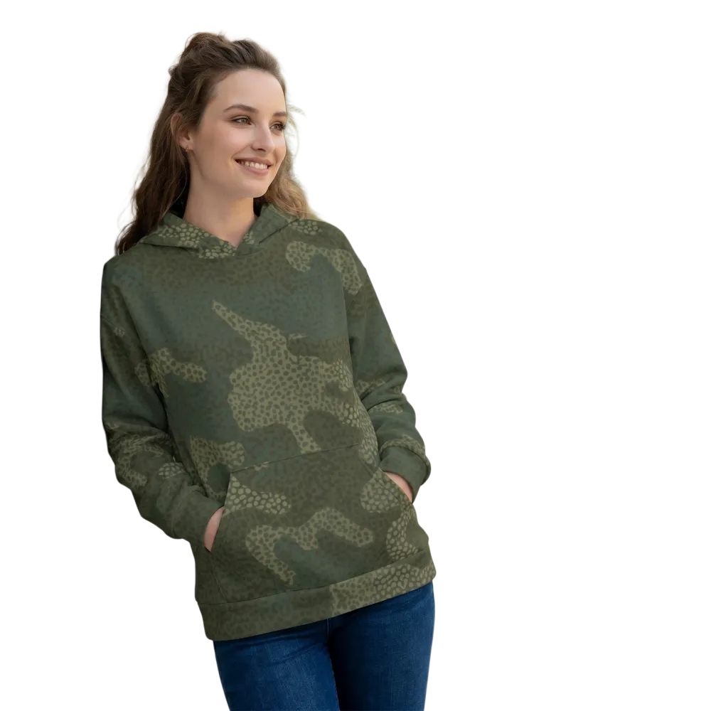 Grüner Camouflage Hoodie für Damen und Herren mit Allover-Print, bequemer Kapuzenpullover in XS bis 3XL von BUYATHOME24