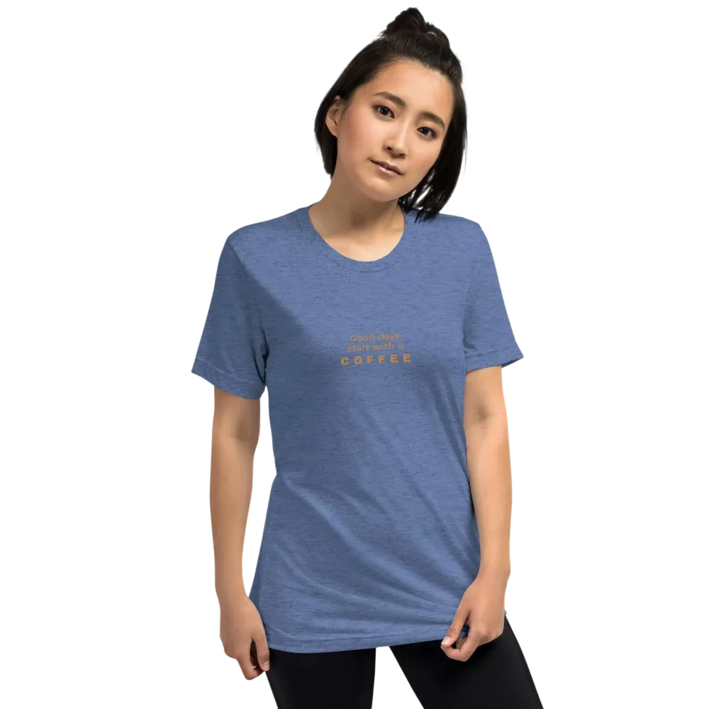 Damen T-Shirt mit Kaffee Spruch Grafik in Blau, unisex Tri-Blend Material, Frontansicht, von BUYATHOME24, in XS bis 4XL