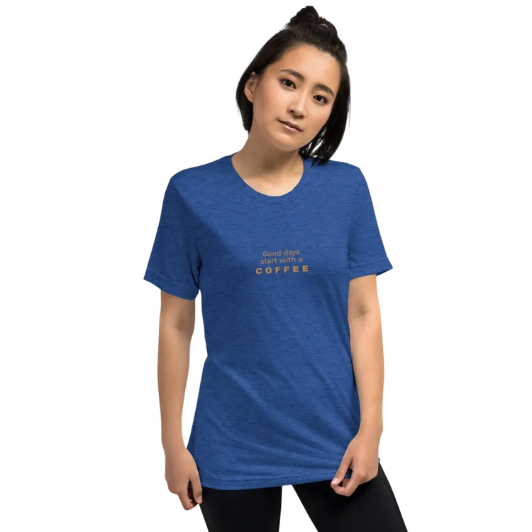Damen T-Shirt mit Kaffee Spruch Grafik in True Royal, unisex Tri-Blend Material, Kurzarm, bequemes Basic Shirt von BUYATHOME24