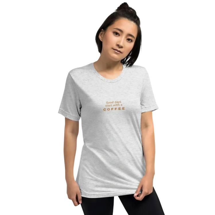 Weißes Damen T-Shirt mit Kaffee Spruch Grafik, unisex Tri-Blend Material, bequemes Basic-Shirt in XS bis 4XL.