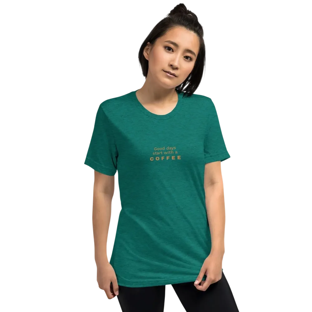 Damen T-Shirt mit Kaffe Spruch Grafik in Türkis, aus unisex Tri-Blend-Stoff, Frontansicht, bequemes Basic-Shirt, von BUYATHOME24