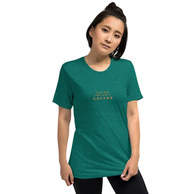 Damen T-Shirt mit Kaffe Spruch Grafik in Türkis, aus unisex Tri-Blend-Stoff, Frontansicht, bequemes Basic-Shirt, von BUYATHOME24