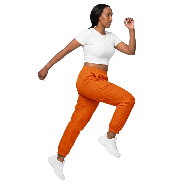 Unisex Trainingshose von BUYATHOME24 in Orange, aus Polyester mit Reißverschlusstaschen, bequem und sportlich für Damen und Herren.