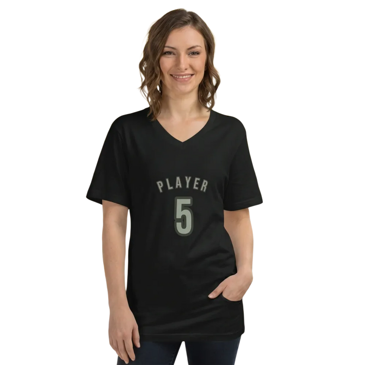 Unisex V-Ausschnitt T-Shirt aus Baumwolle von BUYATHOME24, bedruckbar, in S bis 2XL, zeigt das Shirt in Schwarz mit Druck.