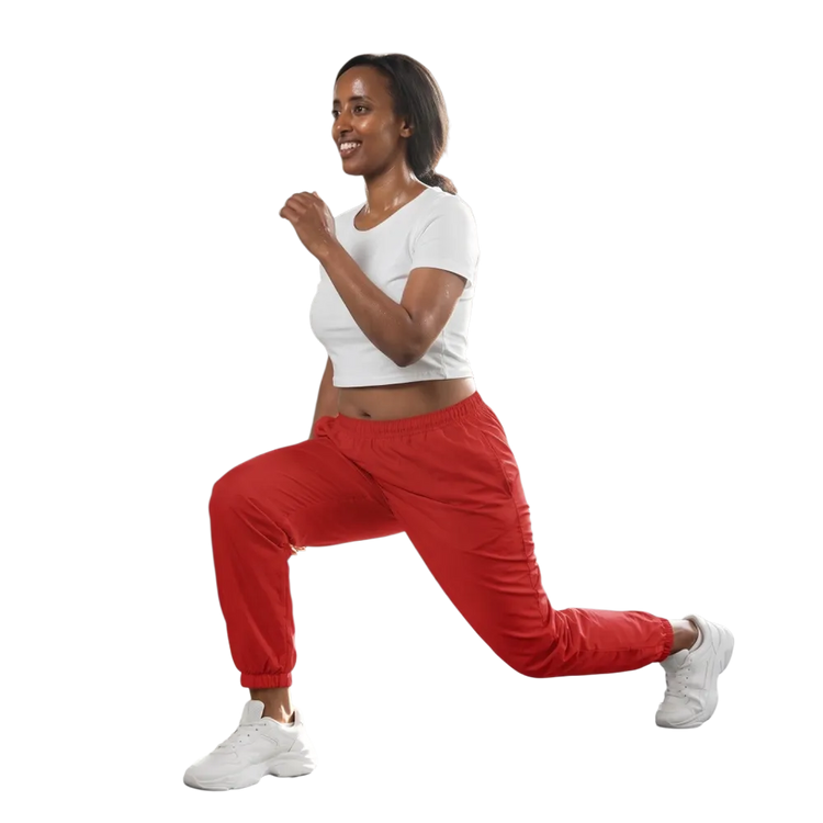 Rote unisex Trainingshose von BUYATHOME24, wasserabweisende Sporthose in XS bis 3XL, bequem und sportlich.
