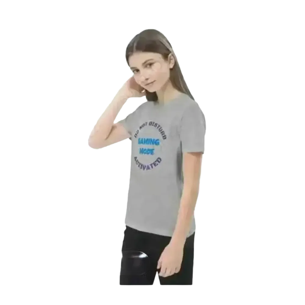 Grafik Unisex T-Shirt für Kinder von BUYATHOME24, Baumwolle, Mädchen trägt das bunte T-Shirt für 3-14 Jahre.