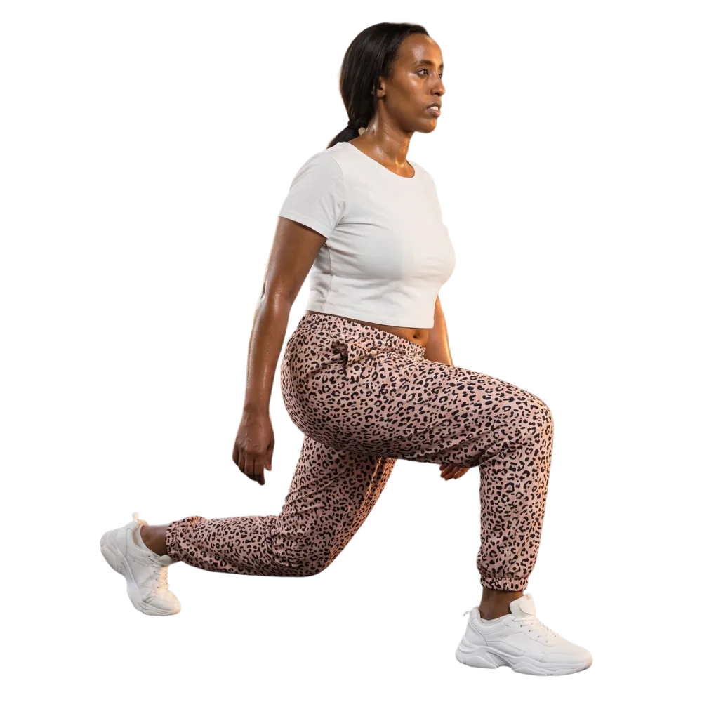 Wasserabweisende Polyester-Trainingshose von BUYATHOME24, sportlich, bequem, in XS bis 3XL, ideal für sportliche Aktivitäten.