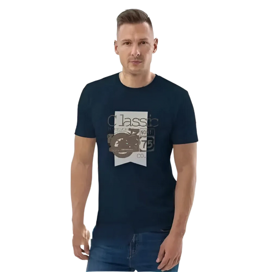 Unisex Grafik T-Shirt aus 100% Baumwolle in Größe S bis 5XL, mit buntem Druck, von BUYATHOME24, auf einem männlichen Model getragen.