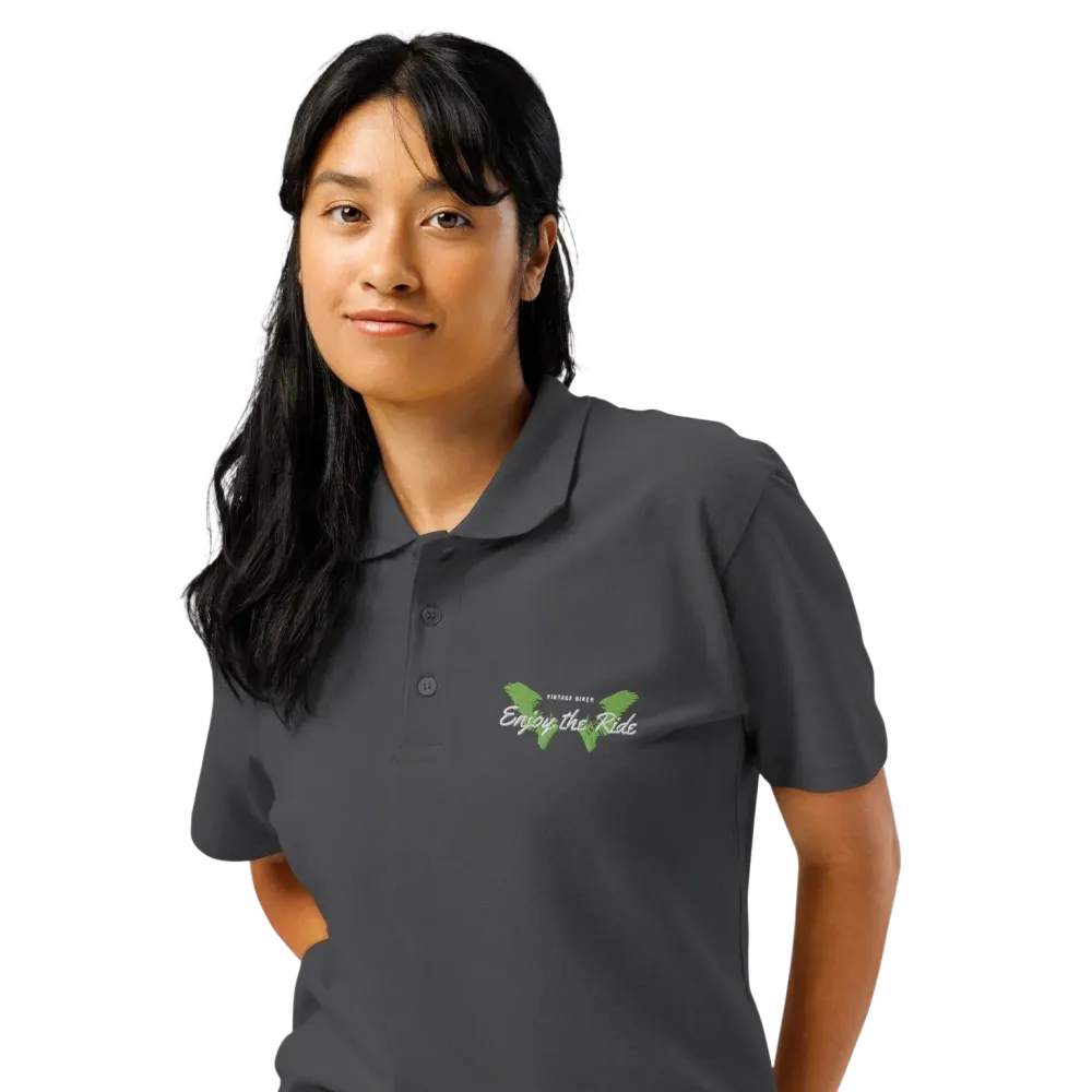 Unisex Poloshirt von BUYATHOME24 in Mouse Grey, gerippter Kragen, bestickt, Knopfleiste, Freizeitkleidung, vorderes Bild.