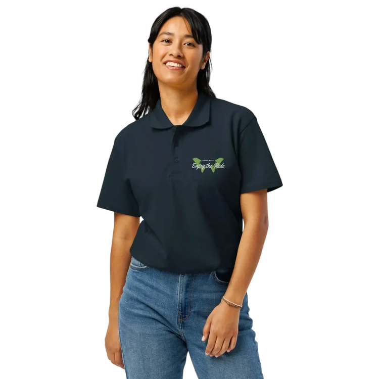 Unisex Poloshirt von BUYATHOME24 in Navy, mit geripptem Kragen, Knopfleiste und Stickerei, Freizeitkleidung, vorne sichtbar