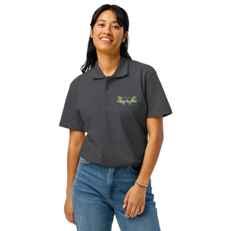 Unisex Poloshirt von BUYATHOME24 in Mouse Grey, mit geripptem Kragen, Knopfleiste und Stickerei, Freizeitkleidung, Vorderansicht