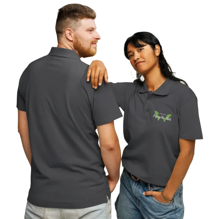 Unisex Poloshirt von BUYATHOME24, gerippter Kragen, Stickerei, Freizeitkleidung, Mouse Grey, vorne und hinten sichtbar.