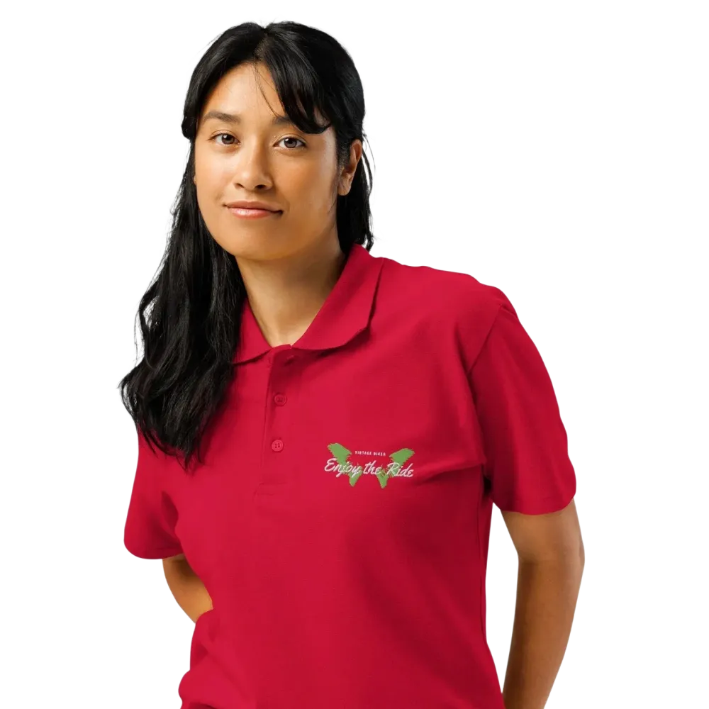Unisex Poloshirt von BUYATHOME24 in Rot, mit Knopfleiste, geripptem Kragen und Stickerei, Freizeitkleidung, vorne links sichtbar