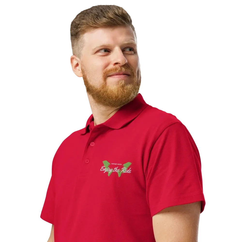 Unisex Poloshirt von BUYATHOME24 aus Piqué-Stoff, rotes Design mit Knopfleiste, geripptem Kragen und Stickerei vorne.