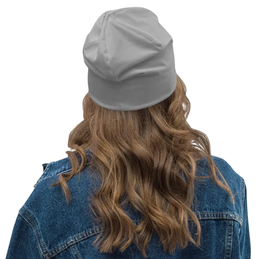 Unisex Sommermütze, schnelltrocknende Beanie aus Polyester, in S-L, von BUYATHOME24, getragen von einer Dame.