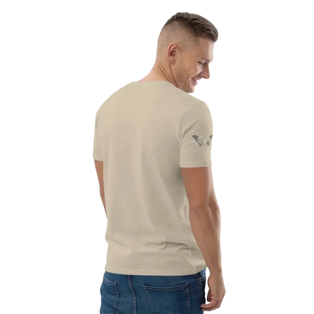 Unisex Bio-Baumwoll-T-Shirt mit Biker-Grafik, bequemer Freizeit-Style in Desert Dust, Rückenansicht, von BUYATHOME24